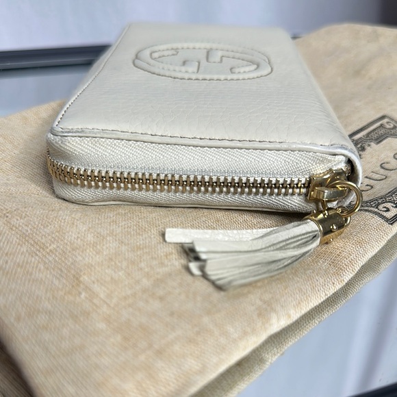 Gucci Cream Leather Wallet with Gold Accents - Picture 2 of 6